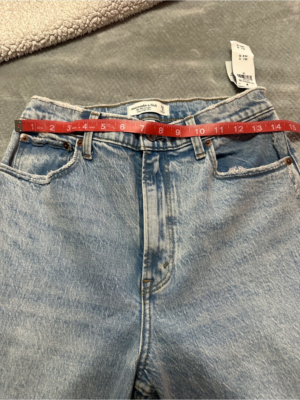 Abercrombie & Fitch Light Wash '90s Straight High-Rise Jeans - Picture 4 of 6
